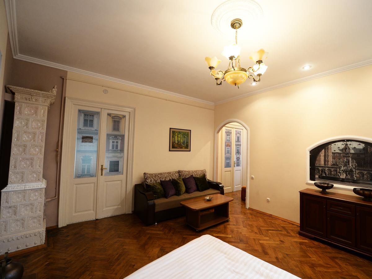 The Historical Family Nest In City Centre Lviv Bagian luar foto