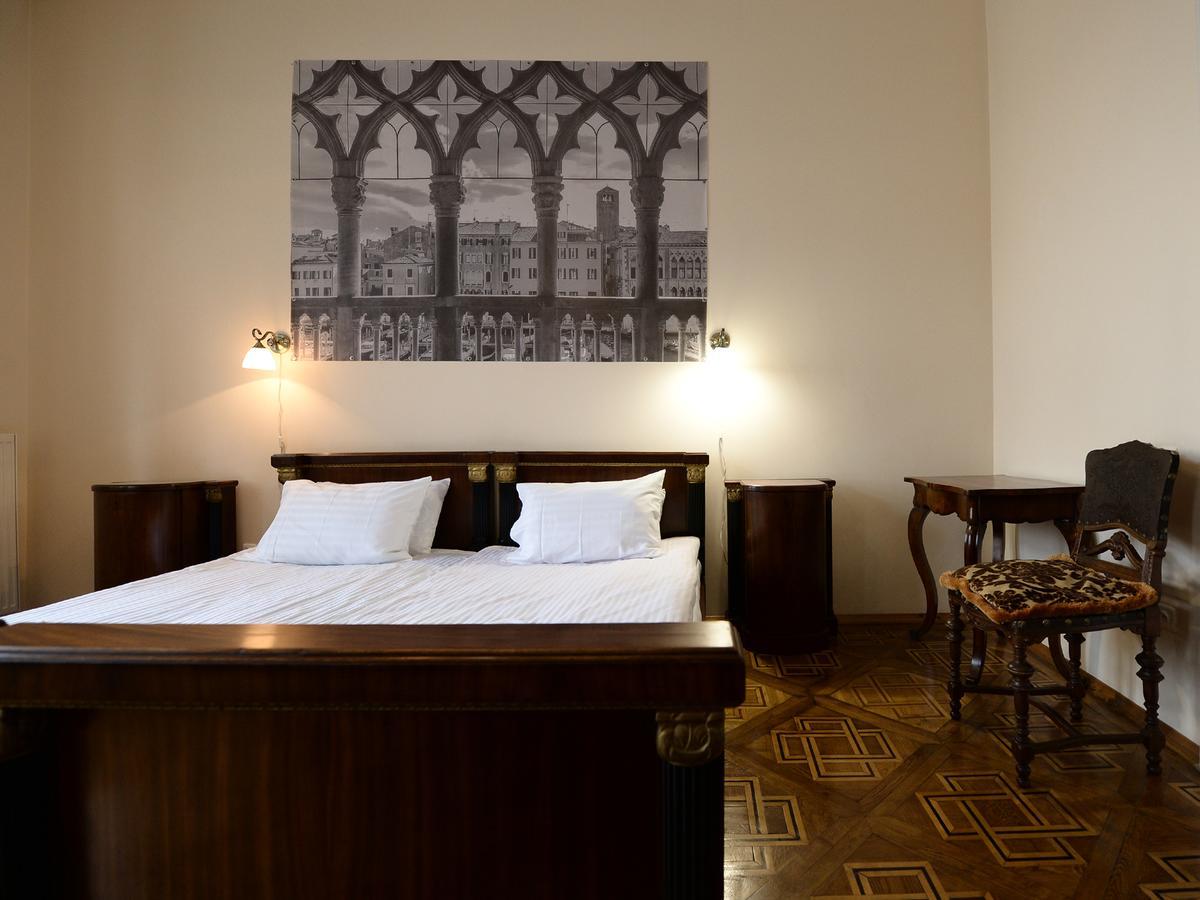 The Historical Family Nest In City Centre Lviv Bagian luar foto