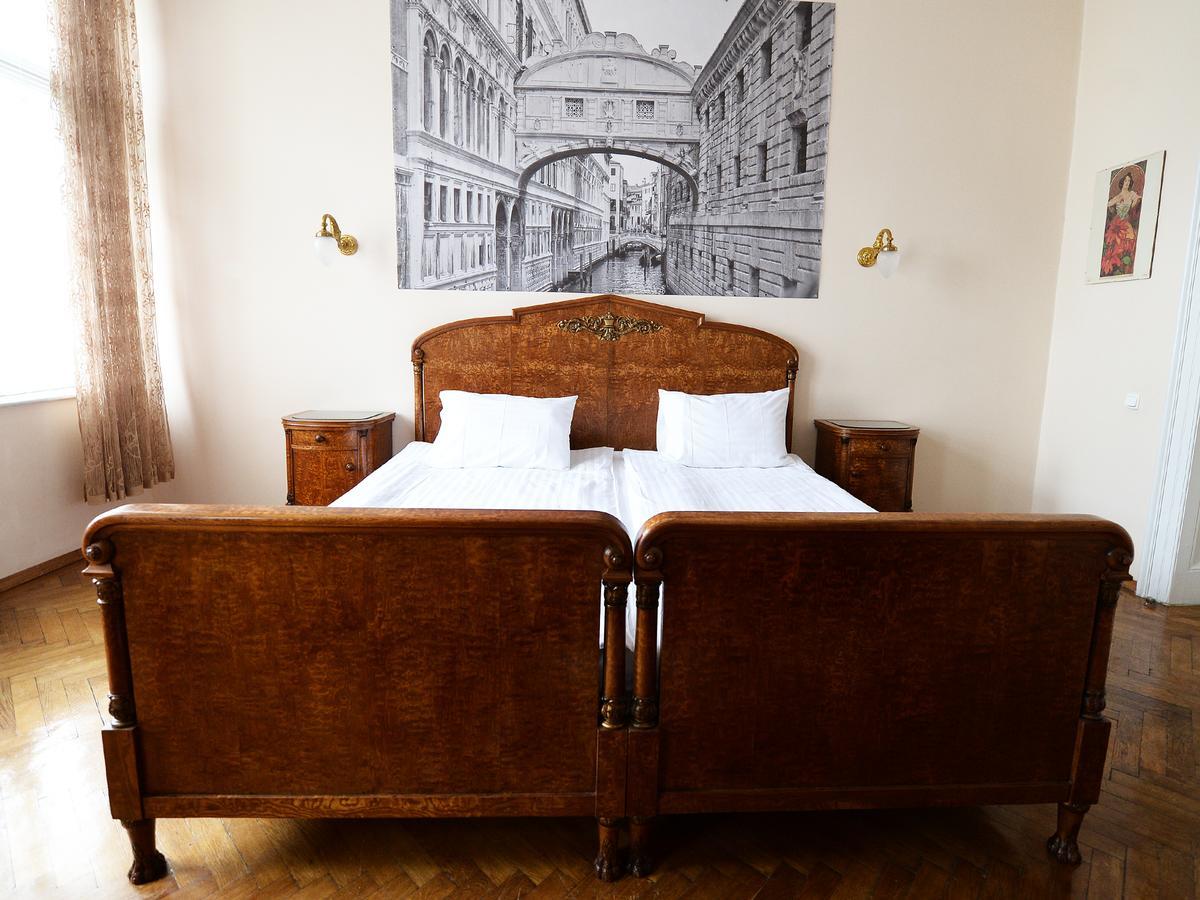The Historical Family Nest In City Centre Lviv Bagian luar foto