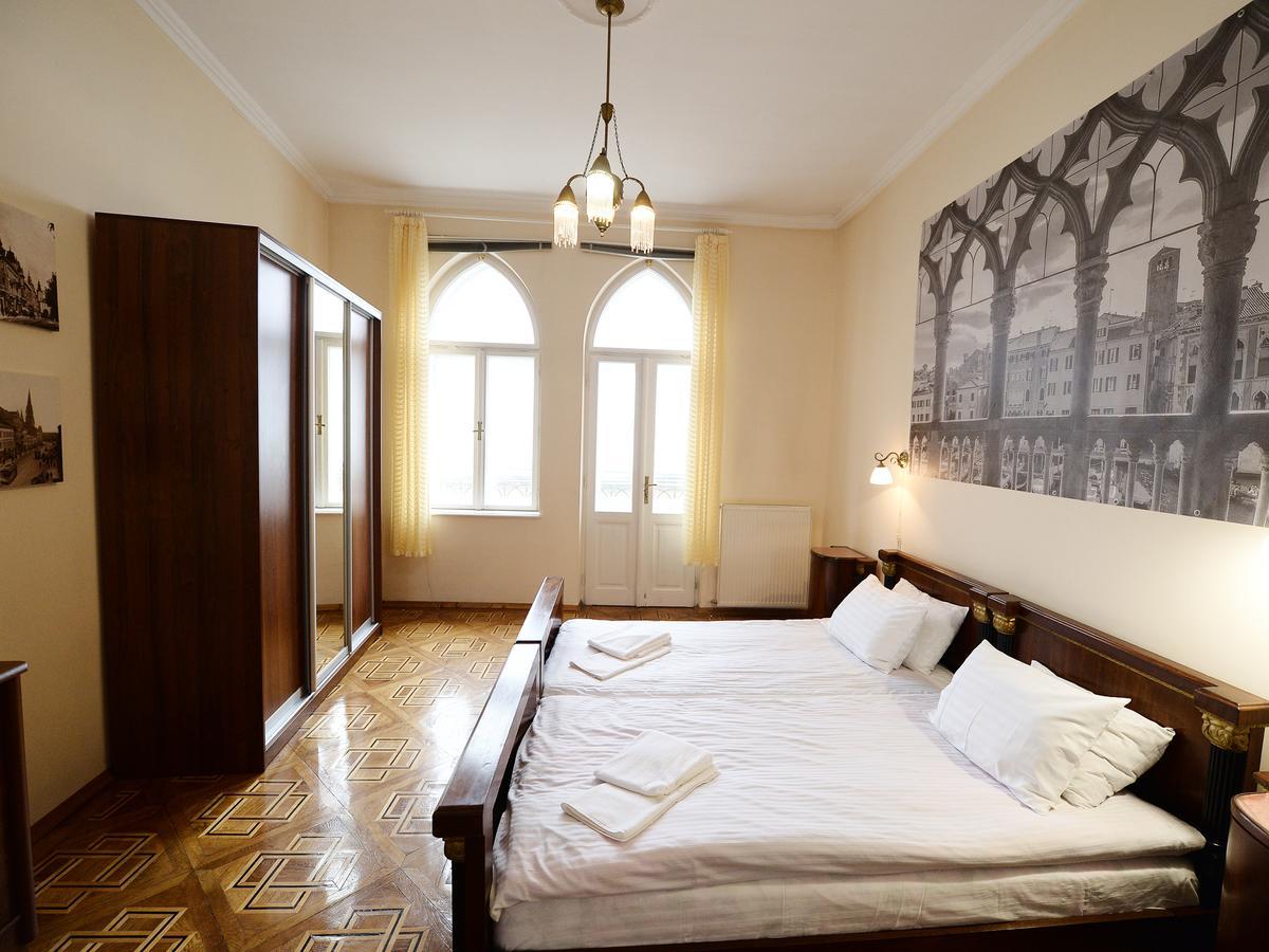 The Historical Family Nest In City Centre Lviv Bagian luar foto