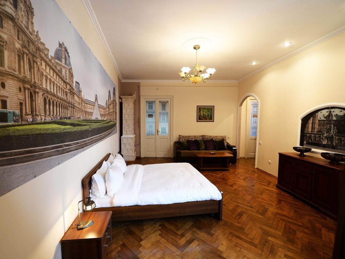 The Historical Family Nest In City Centre Lviv Bagian luar foto